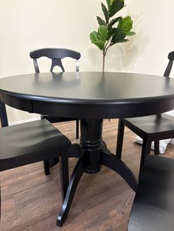 Black Round Dining table set