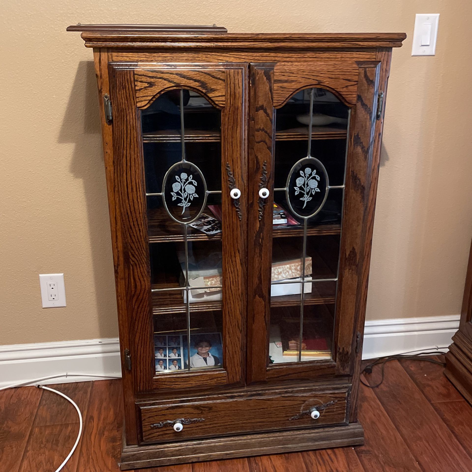 Oak Cabinet Solid Wood  With Stains Glass 
