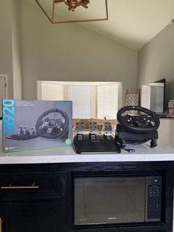 Logitech G920 Racing Wheel & Pedals – Xbox/PC