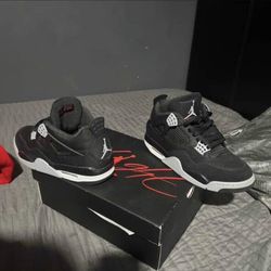Jordan 4 Retro SE (SIZE 8.5)