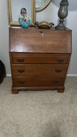 Vantage Desk Dresser 