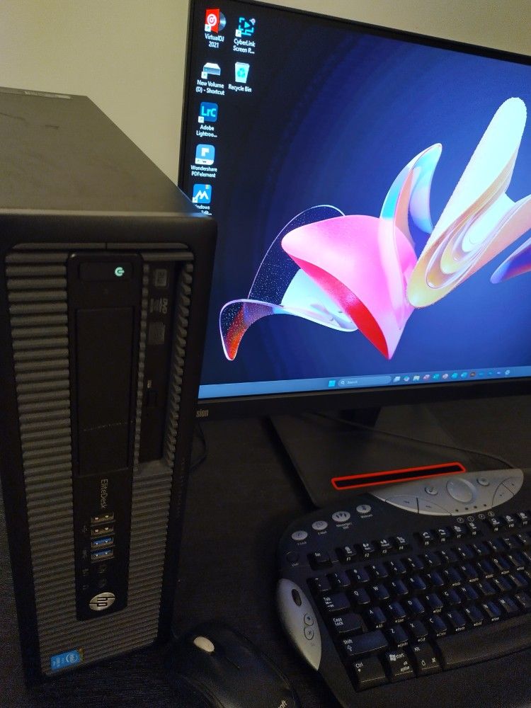 HP Elite Desktop - Complete - 24' Screen, Keyboard And Mouse $200