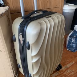 Rockland Spinner Carryon Suitcase Luggage