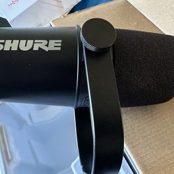 Shure MV7X Dynamic Broadcast Microphone - Black