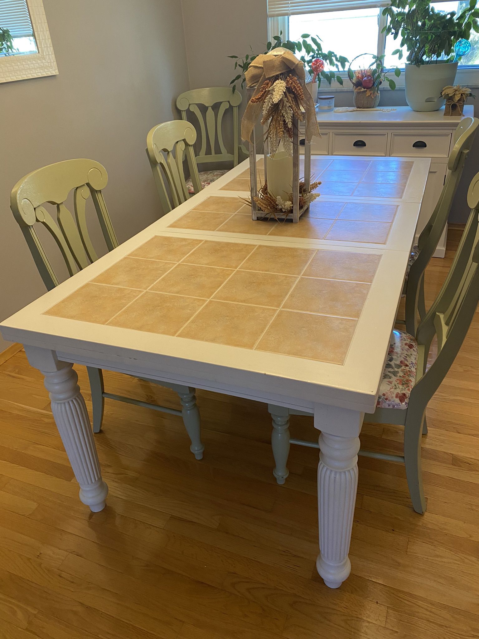 Extendable Dining Table & 6 Chairs