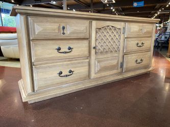 Light Oak Triple Dresser with Central Door with Lattice Design