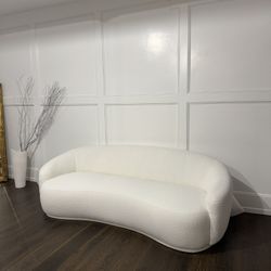 Modern White Curved Sofa – Bouclé Style