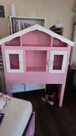 TWIN SIZED BOOKSHELF TODDLER  BED