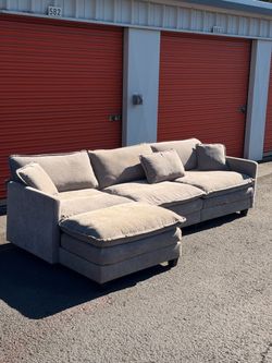 Free Delivery 🚚 - Gray Fabric Sectional Sofa with Chaise
