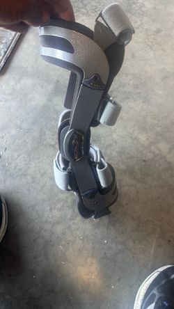 DONJOY Knee Brace
