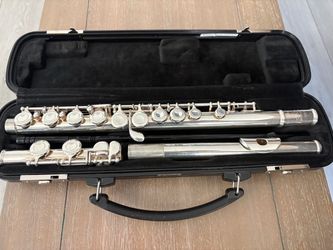 Yamaha Advantage AD200 Flute (barely used) Like NEW
