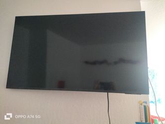 43" Samsung TV with wall bracket