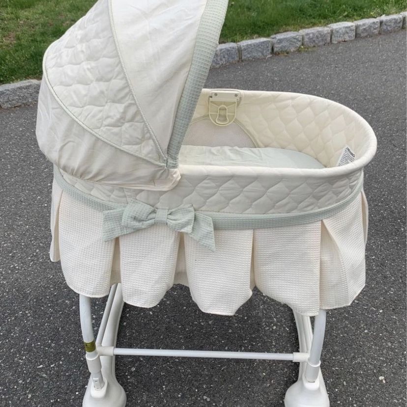Kolcraft cuddle n care light vibes mobile shop rocking bassinet