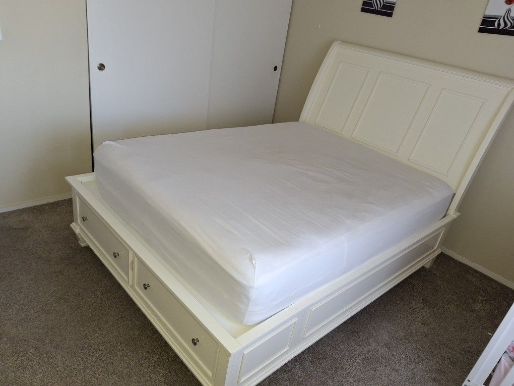 Queen Bed Frame Like New