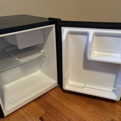 Mini Fridge With A Mini Freezer 