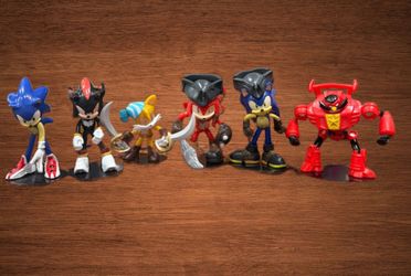 SONIC THE HEDGEHOG NETFLIX   COLLECTIBLE ACTION FIGURES.LOF OF 6 TOYS.