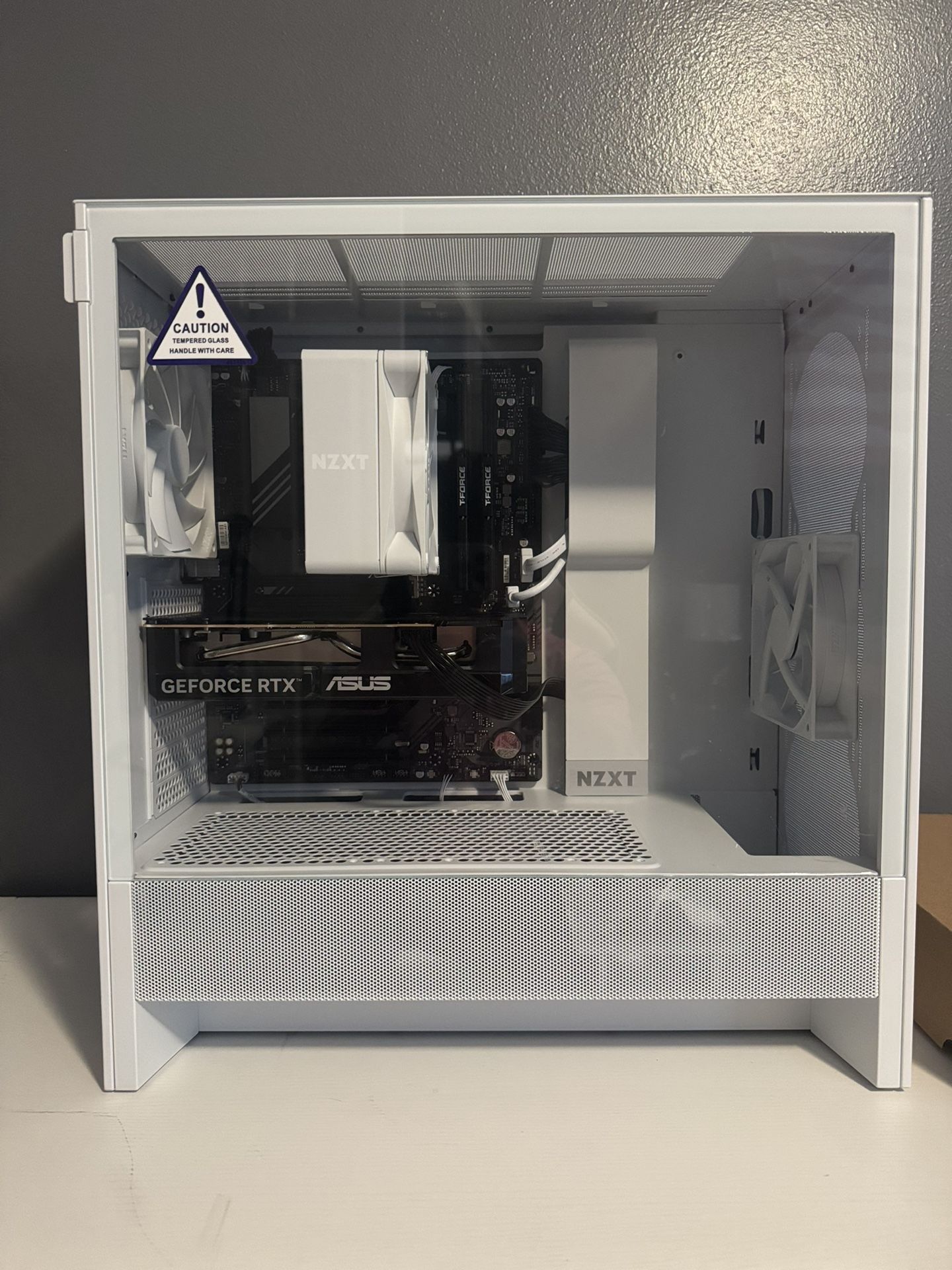 NZXT Gaming PC (RTX 5060, i5-14400F, 16GB DDR5)