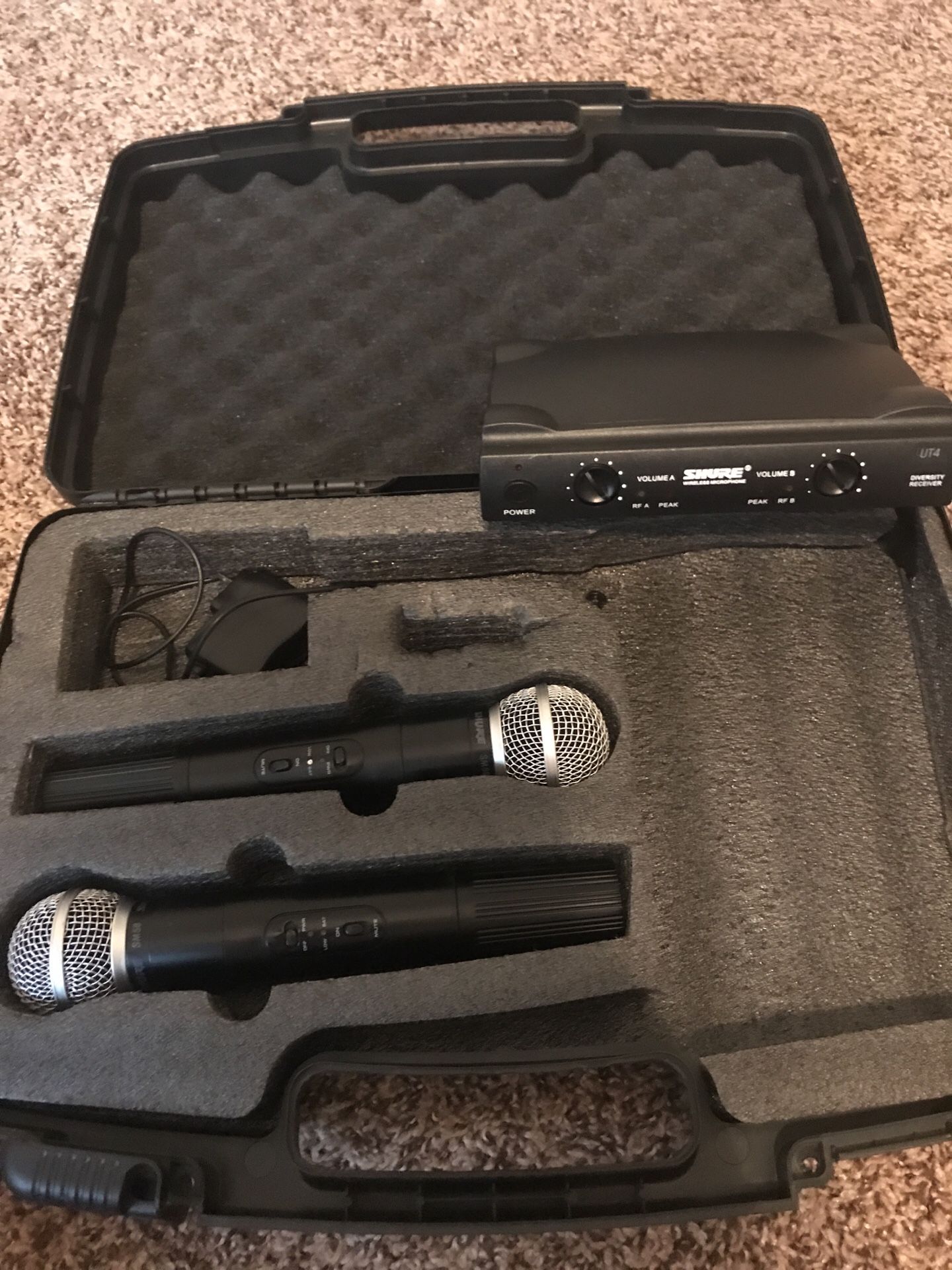 SHURE UT4 with 🎤 SHURE SM58 763.4 MHz