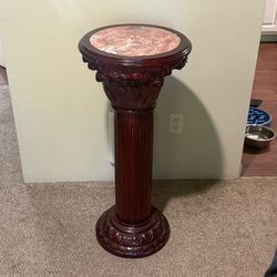 Design Toscano Imperia Marble-Inlaid Column in a cherry finish