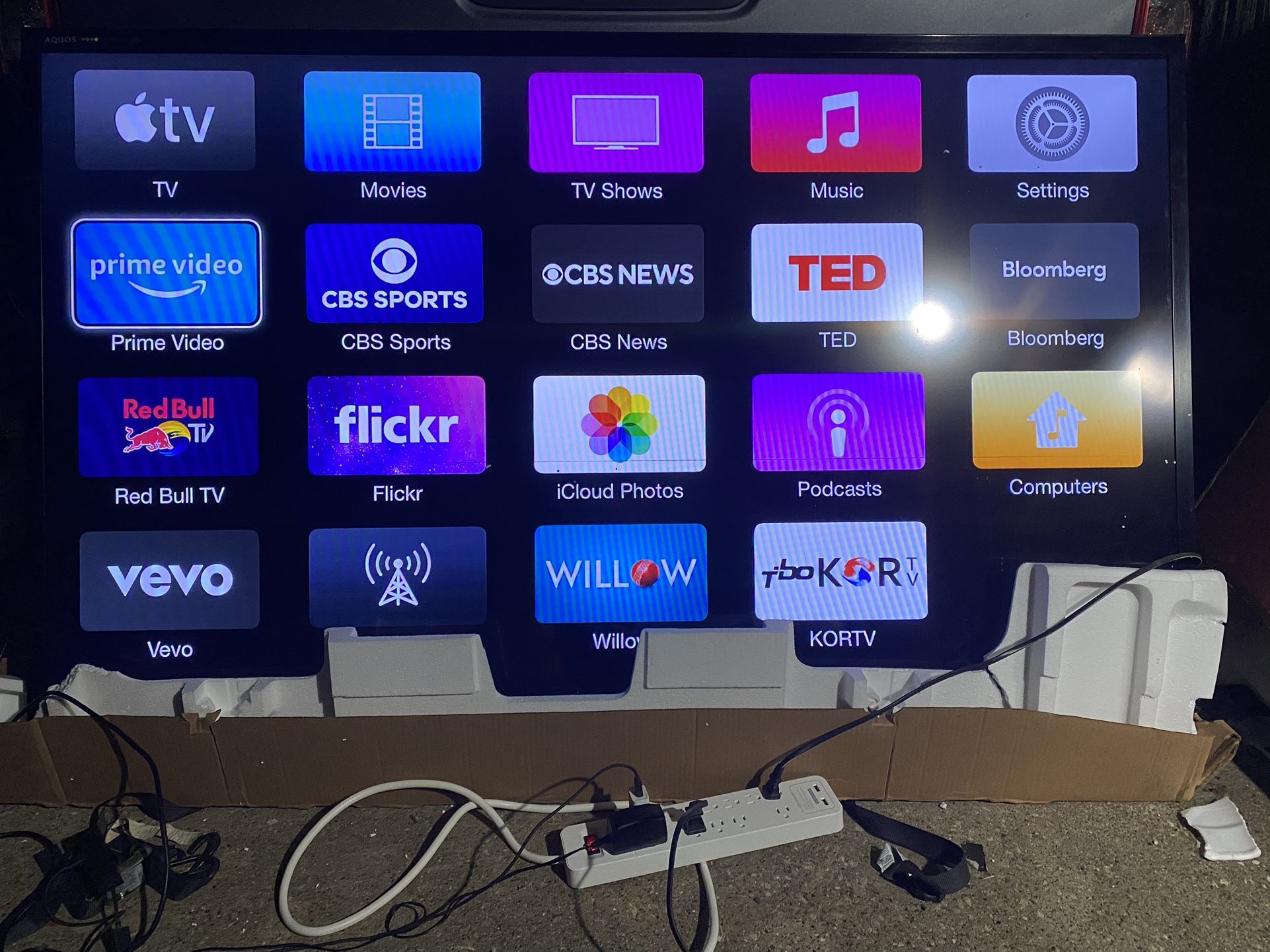 SHARP aquos quattron 3D LC-70C8470U• (70” Smart TV