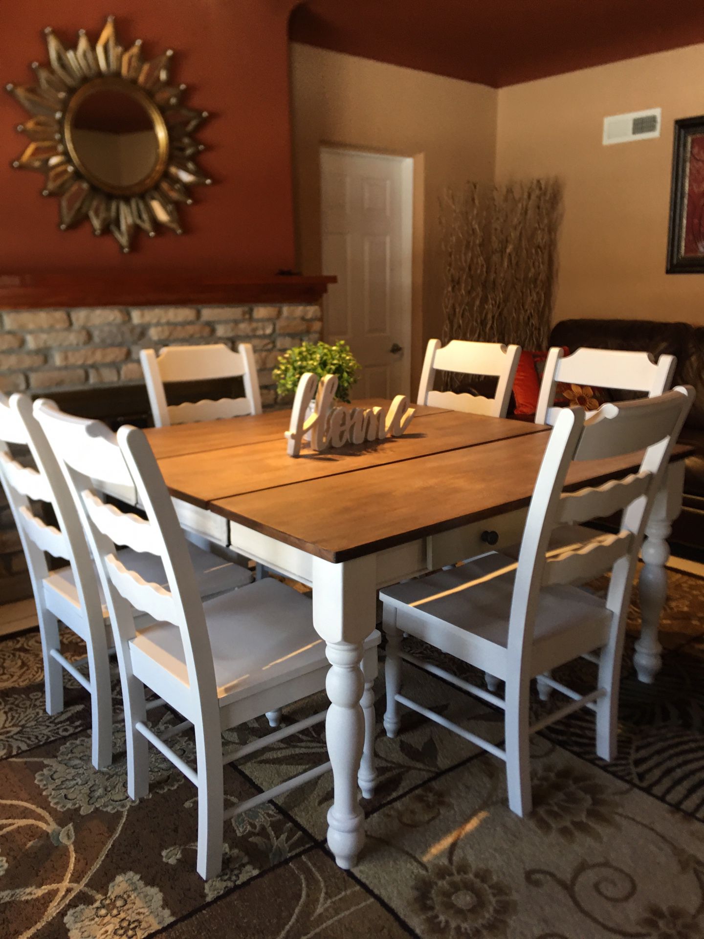 Cute kitchen or dining table / 6 sturdy chairs❤️