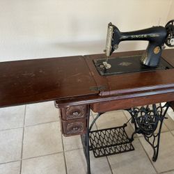Singer Sewing Machine + Table From The 1930 Era
