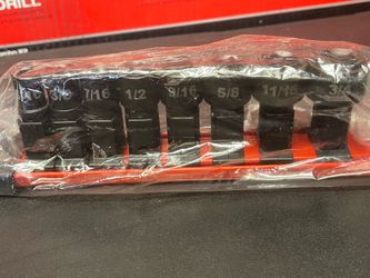 MILWAUKEE 8 pc SAE  INSIDER RATCHET  SOCKET SET  5/16 to 3/4 new out the box never used  # 49-16-1640