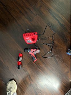 Milwaukee M12 1/2 Drill and batteries