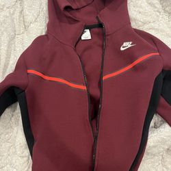 nike tech size s