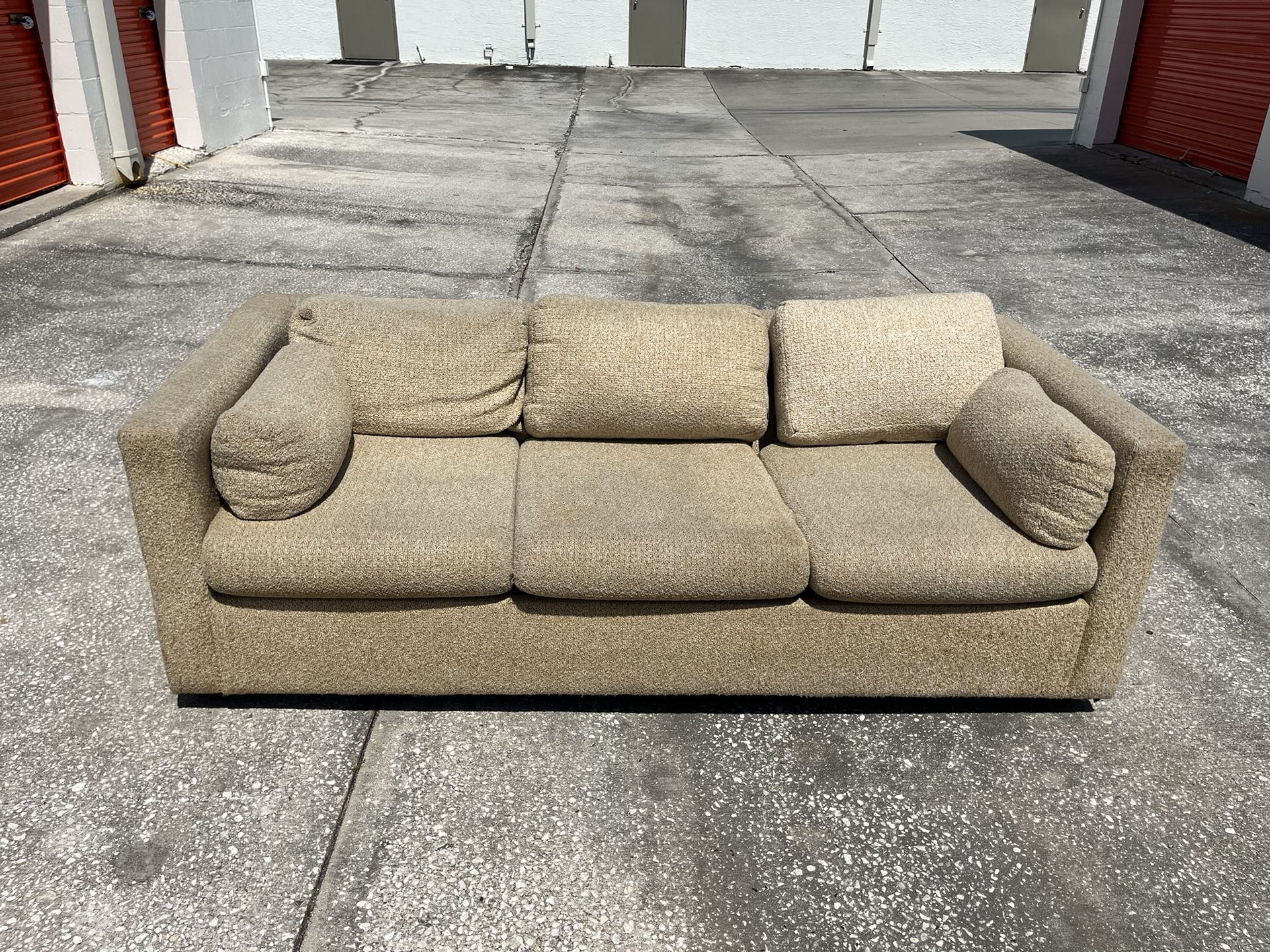 Beige/Wheat Couch - FREE DELIVERY 🚛