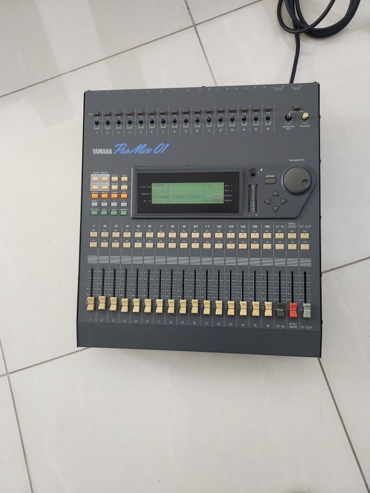 Yamaha Promix 01 Digital Mixer