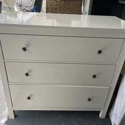 DRAWER DRESSER