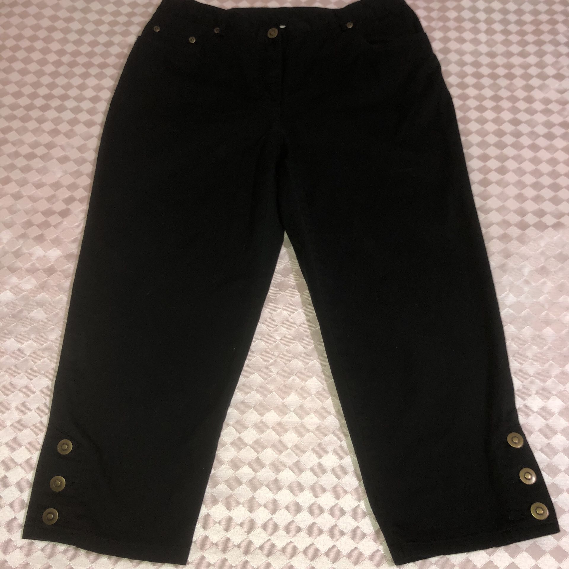 Black cropped pants with elastic in the waist and bronze snaps at the bottom WAIST: 30” INSEAM: 21”