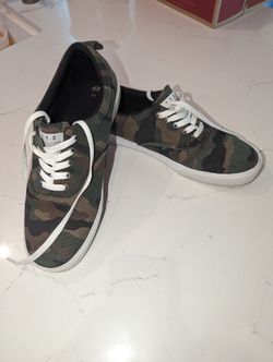 Canvas Sneakers 