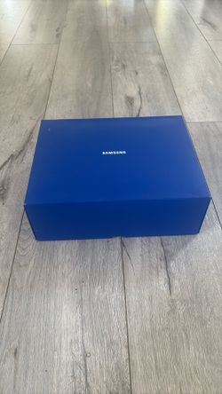 Brand New, Open Box, Never Used Samsung Gear VR Oculus Compatible with Galaxy S7/S7Edge/Note5/S6 Edge +/S6/S6 Edge. Model: SM-R323NBKAXAR