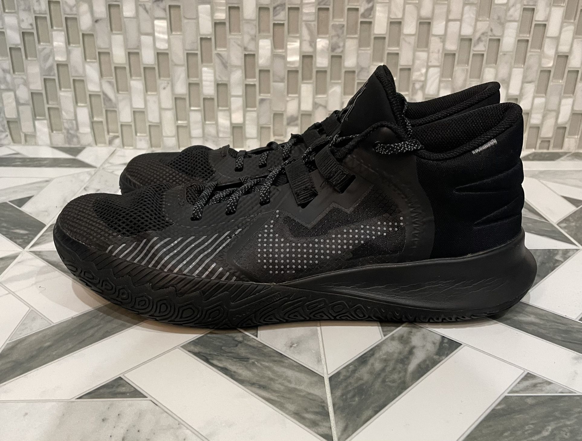 Size 11.5 - Nike Kyrie Flytrap 5 Low Black