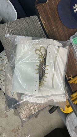 White boots for Zoey demon hunters costume
