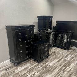 Broyhill Cali-king Bedroom Set