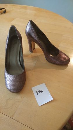 Metallic stacked heels