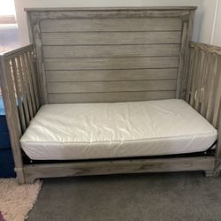 Toddler Crib/bed 