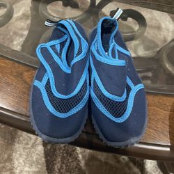 Water Shoes Size 9