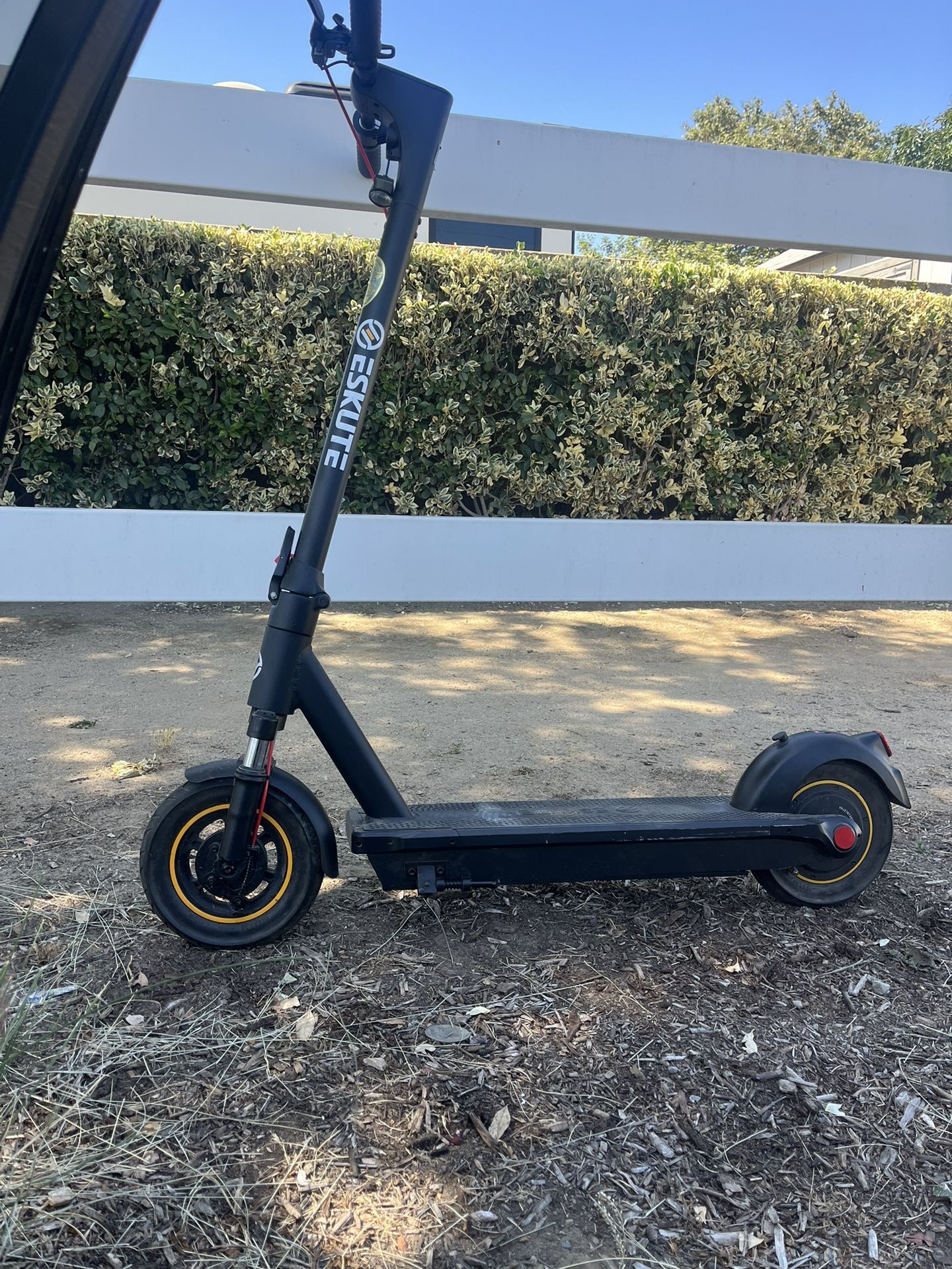 Eskute Electric Scooter