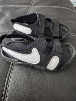 Kids Adjustable Nike Sandals 12C