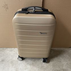IT-Luggage 21”H X 13”W X 8”D In Good Condition. $20 Firm On Price