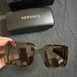 Versace 
