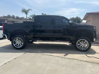 22” Wheels & 35x12.5R22 Tires – Silverado 1500 6 Lug – Clean Setup