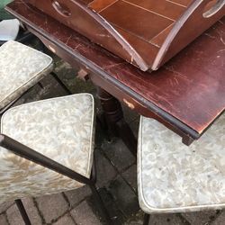 A Nice Vintage  Table W An Extension In Each Side, With  Three Vintage  Chairs 