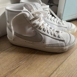 Nike Blazer Mid '77s 