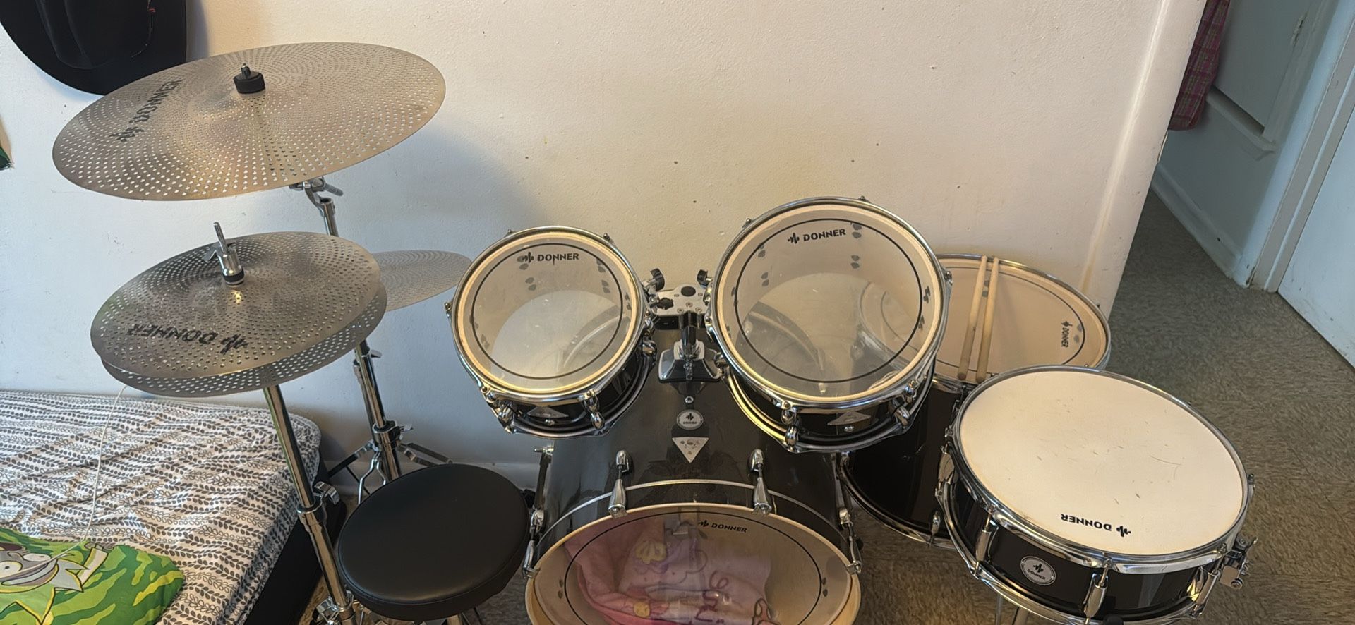 Donner acoustic drum set