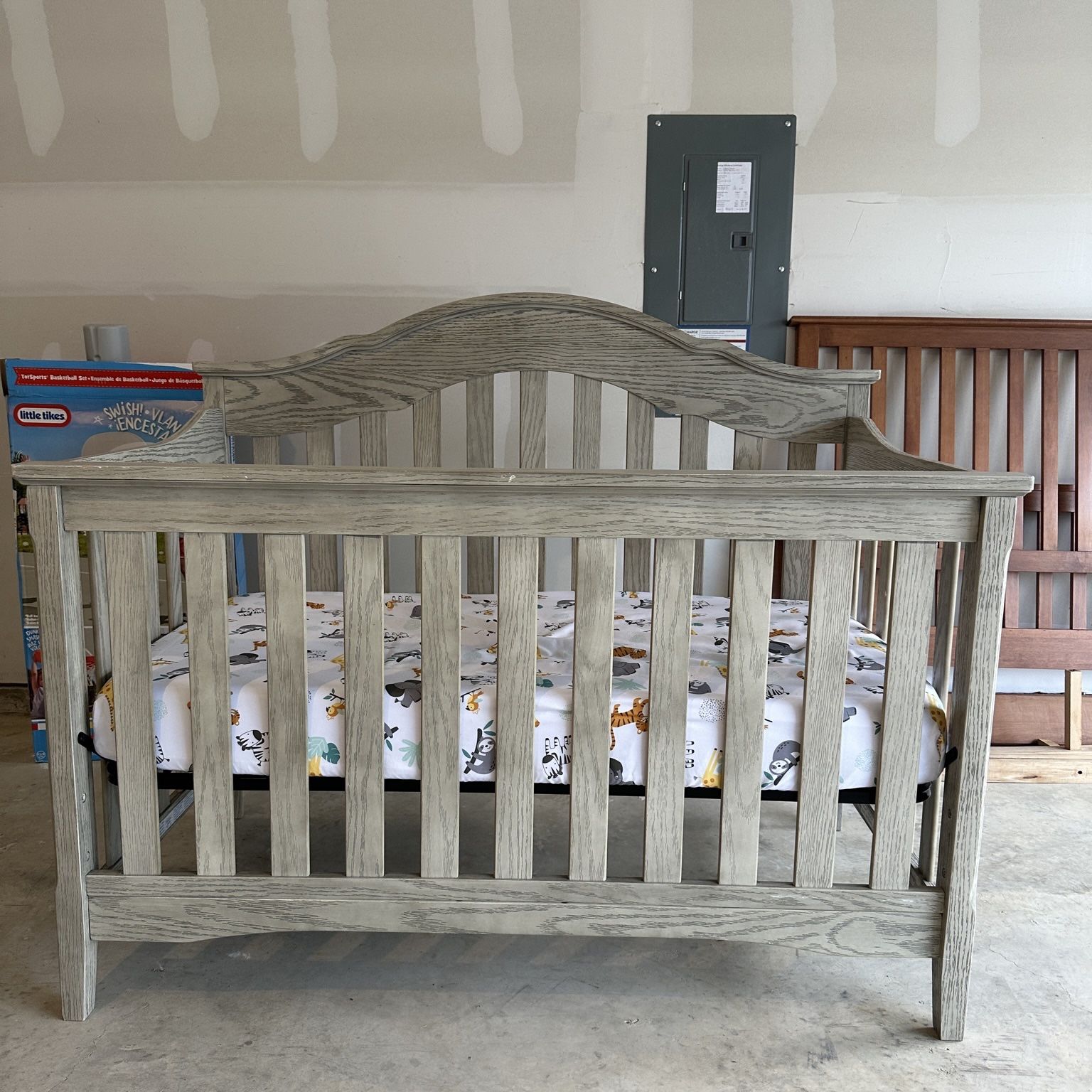 Delta farmhouse 6 top in 1 convertible crib